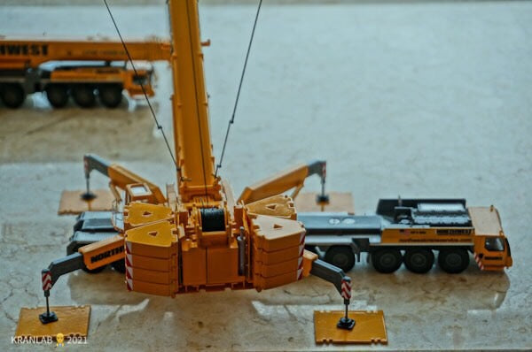 1:87 Custom Built Upgraded 9-axle Crane